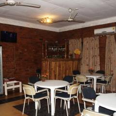 Отель Joy Family Lodge гостиничный бар