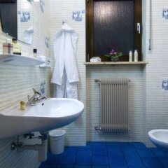 Hotel Daniela Меран ванная