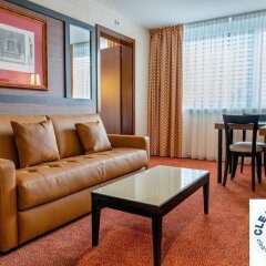 Отель Nash Suites Airport Hotel Швейцария, Куантрен - отзывы, цены и фото номеров - забронировать отель Nash Suites Airport Hotel онлайн вестибюль