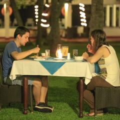Catamaran Beach Hotel фото 2
