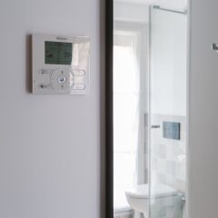 Отель Le petit Cosy Hôtel сейф в номере