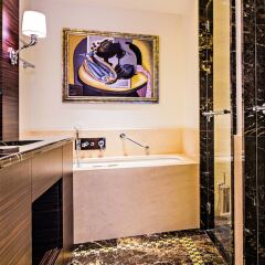 Prince de Galles, a Luxury Collection hotel, Paris ванная фото 5