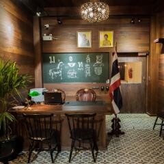 The Motley House - Hostel Бангкок гостиничный бар