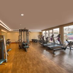 Отель J5 Villas Holiday Homes - Barsha Gardens фитнесс-зал