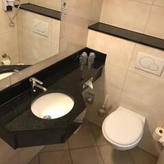 Отель PLAZA Inn Hamburg Moorfleet Германия, Гамбург - 1 отзыв об отеле, цены и фото номеров - забронировать отель PLAZA Inn Hamburg Moorfleet онлайн ванная фото 2