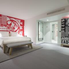Отель Radisson Red Brussels Брюссель сейф в номере