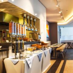 Отель ibis styles Sharjah Hotel ОАЭ, Шарджа - отзывы, цены и фото номеров - забронировать отель ibis styles Sharjah Hotel онлайн питание фото 2