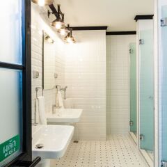Travel Light Hostel Pattaya ванная