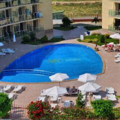 Отель Sunny Holiday Болгария, Солнечный берег - 1 отзыв об отеле, цены и фото номеров - забронировать отель Sunny Holiday онлайн бассейн фото 3