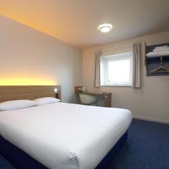 Отель Travelodge Manchester Didsbury комната для гостей фото 4