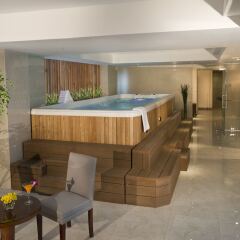 Aristo Saigon Hotel бассейн
