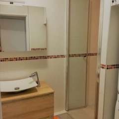 Отель 2 Bedroom Flat Near Père Lachaise ванная
