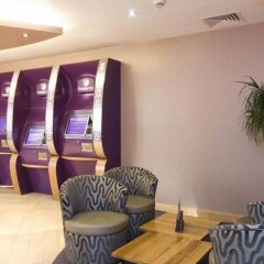 Отель Premier Inn London Kensington интерьер отеля