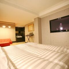 Click Hotel сейф в номере
