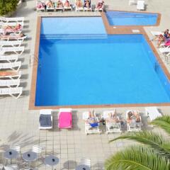 Отель azuLine Hotel S'Anfora & Fleming Испания, Сан-Антони-де-Портмань - отзывы, цены и фото номеров - забронировать отель azuLine Hotel S'Anfora & Fleming онлайн пляж фото 2