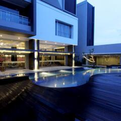 Aston Jambi Hotel & Conference Center бассейн фото 2