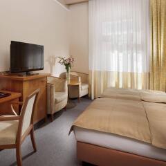 Отель Dr. Adler Spa & Kurhotel Чехия, Франтишкови-Лазне - отзывы, цены и фото номеров - забронировать отель Dr. Adler Spa & Kurhotel онлайн комната для гостей фото 3