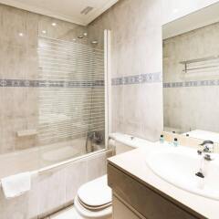 Отель Woo Travelling Plaza de Oriente Homtel ванная фото 2