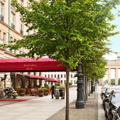 Отель Adlon Kempinski Берлин парковка