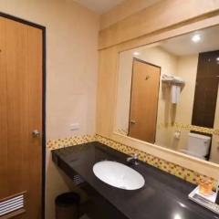 Отель Sungthong Kamala Phuket ванная