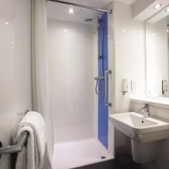 Travelodge Gatwick Airport Central in Gatwick, United Kingdom from 110$, photos, reviews - zenhotels.com bathroom