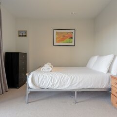 Апартаменты Charming 2 Bedroom Apartment Next to Maltby Market комната для гостей фото 5