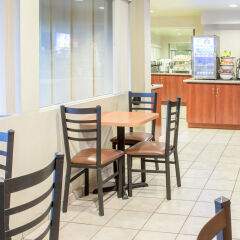 Отель Comfort Inn - Woodland Hills США, Лос-Анджелес - отзывы, цены и фото номеров - забронировать отель Comfort Inn - Woodland Hills онлайн питание фото 2