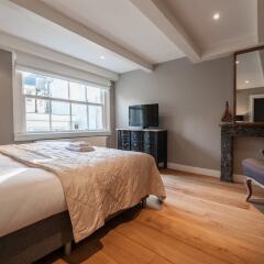 Отель The Grand Canal House сейф в номере