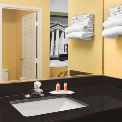 Отель Super 8 by Wyndham Vicksburg США, Виксбург - отзывы, цены и фото номеров - забронировать отель Super 8 by Wyndham Vicksburg онлайн ванная фото 2