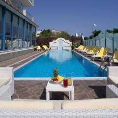 Hotel Ascot бассейн