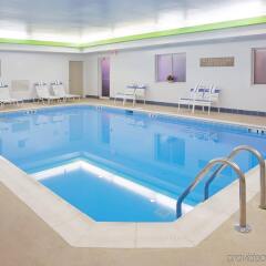 Отель Holiday Inn Express Ex I-71 / OH State Fair / Expo Center бассейн фото 2