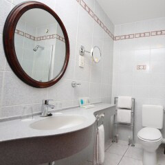 Отель Gresham Belson Hotel Бельгия, Брюссель - 1 отзыв об отеле, цены и фото номеров - забронировать отель Gresham Belson Hotel онлайн ванная фото 2