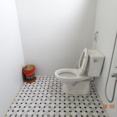 Отель Yellow House Homestay ванная