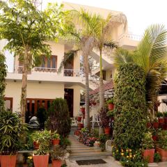 Отель OYO 4492 Home Stay Sukh Vilas