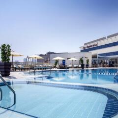 Отель Crowne Plaza Dubai - Deira Дубай бассейн