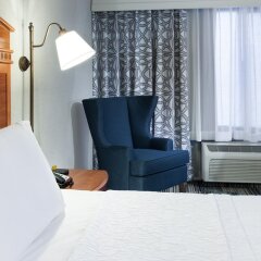 Отель Hampton Inn & Suites Tulare комната для гостей фото 4