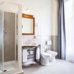 Отель Reine Victoria Saint Moritz Швейцария, Санкт-Мориц - отзывы, цены и фото номеров - забронировать отель Reine Victoria Saint Moritz онлайн ванная фото 2