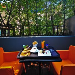 Отель Galleria 10 Sukhumvit Bangkok By Compass Hospitality Бангкок балкон