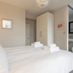 Отель 2 Bedroom Apartment In Hammersmith Grove Великобритания, Лондон - отзывы, цены и фото номеров - забронировать отель 2 Bedroom Apartment In Hammersmith Grove онлайн комната для гостей фото 3