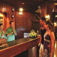 Отель Baan Karonburi Resort Пхукет гостиничный бар