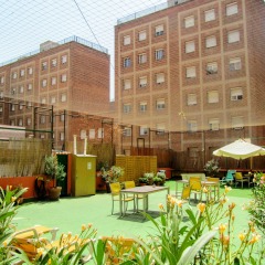 Yellow Nest Hostel Barcelona бассейн
