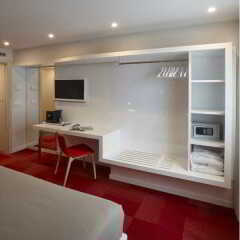 Отель Granada Five Senses Rooms & Suites сейф в номере