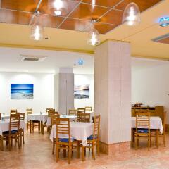 Отель Azuline Hotel - Apartamento Rosamar Испания, Сан-Антони-де-Портмань - отзывы, цены и фото номеров - забронировать отель Azuline Hotel - Apartamento Rosamar онлайн питание фото 3