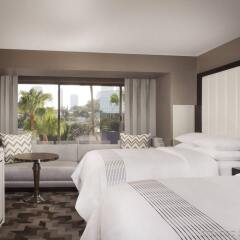 Отель Beverly Hills Marriott комната для гостей