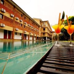 Отель The Long Beach Resort бассейн фото 3