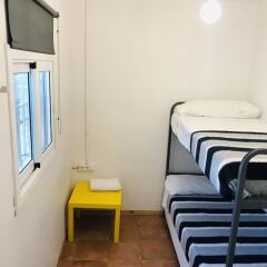 Отель Mucha Masia Hostel Rural-Urbà Испания, Эль-Прат-де-Льобрегат - отзывы, цены и фото номеров - забронировать отель Mucha Masia Hostel Rural-Urbà онлайн комната для гостей фото 2