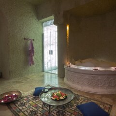 Отель Elika Cave Suites сауна
