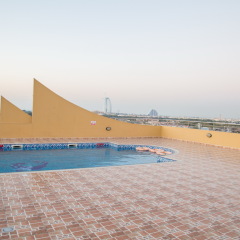 Pride Hotel Apartments бассейн