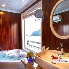 Отель Signature Royal Cruise спа