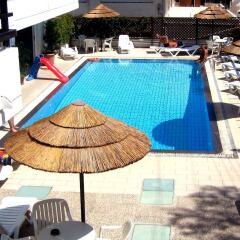 Caravel Apartment Hotel бассейн фото 3